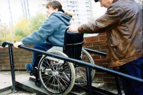 Работу губернаторов предлагают оценивать по уровню доступности соцобъектов для инвалидов