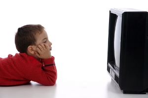 Телевизор склоняет детей к вредной еде